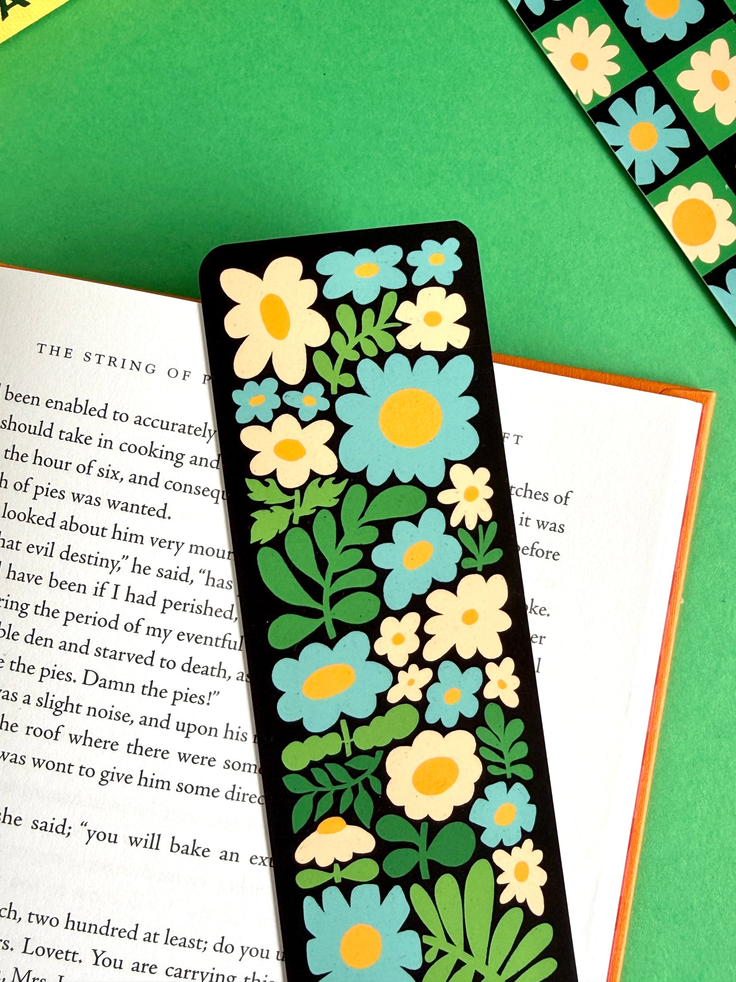 Daisy Pattern Bookmark