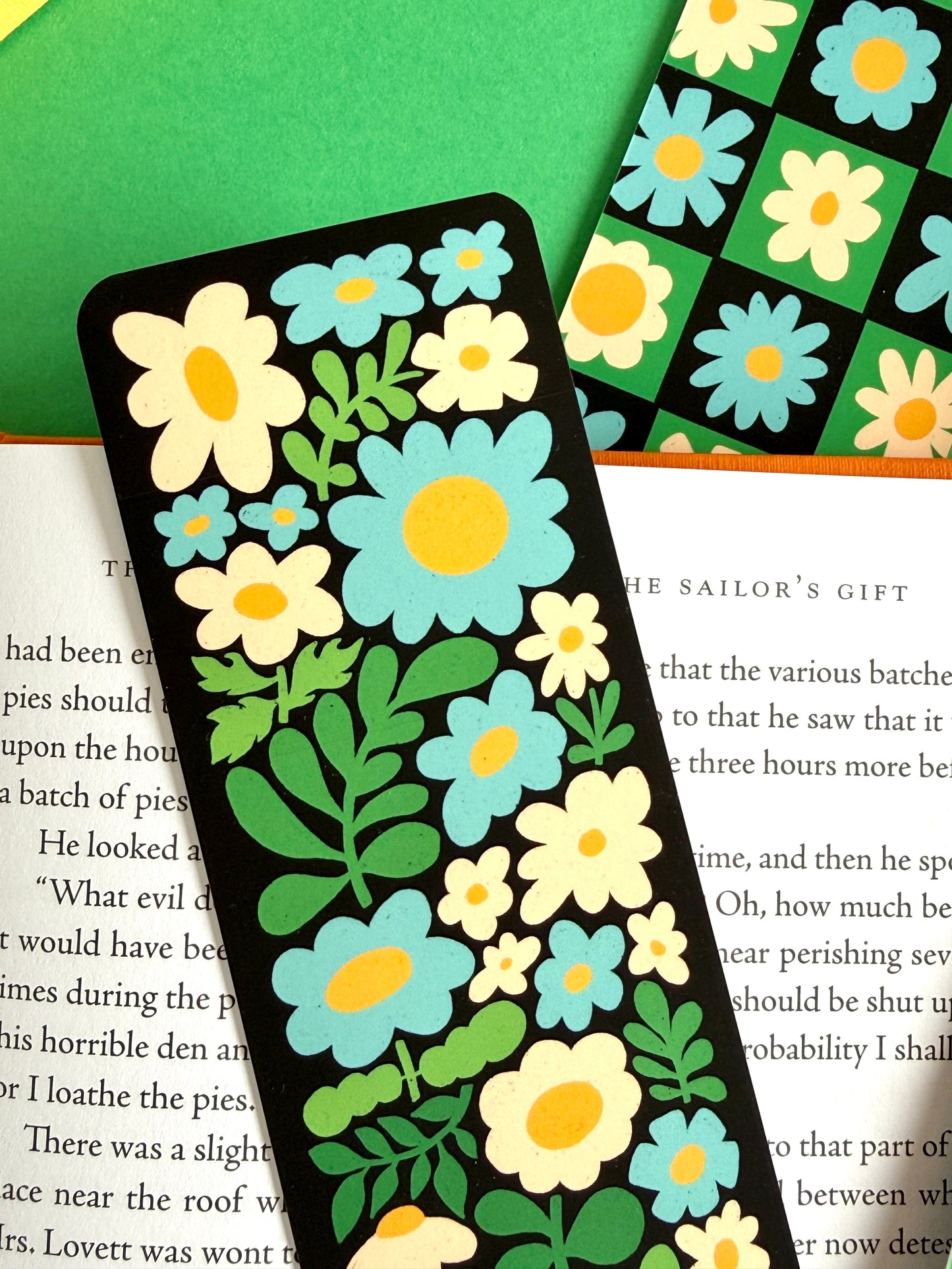 Daisy Pattern Bookmark